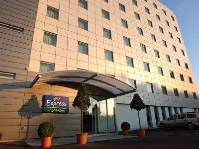 Holiday Inn Express Geneva Airport, Geneva - dnata Travel