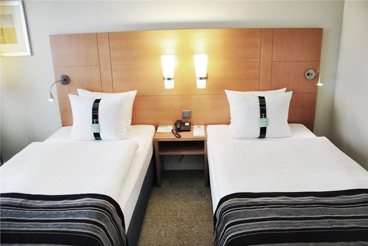 Holiday Inn Munich City Centre, What Are The Standard Uk Bed Sizes In Germany