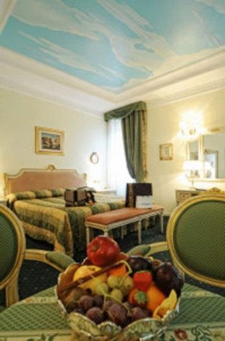 Отель даниэль венеция фото. Daniel's hotel. Номера отеля даниэль. Green hills resort ташкент. Daniel's hotel.