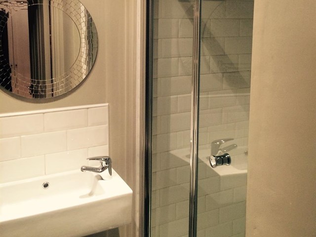 The William Iv Willesden Dnata Travel, Willesden 21 Single Bathroom Vanity Setup