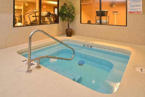 jefferson city hotels with indoor pool