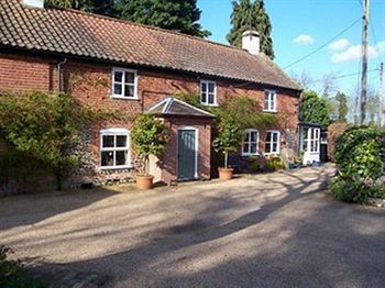 The Beeches Bed and Breakfast, Buxton, Norfolk, United Kingdom, 1