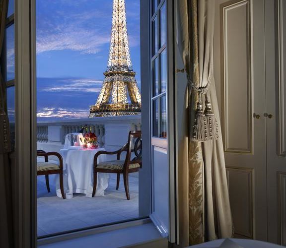 Hotel room Terrace Eiffel View Room King, Shangri La Hotel Paris, Paris,  France