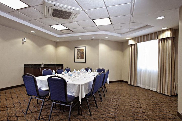 Holiday Inn Express And Suites Kincardine Kincardine Dnata Travel