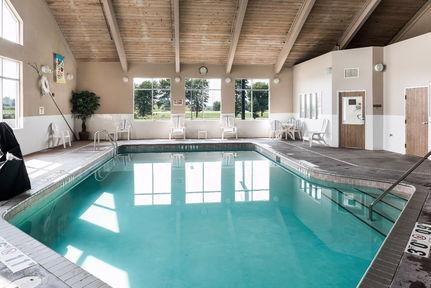 hotels in albert lea mn with pool