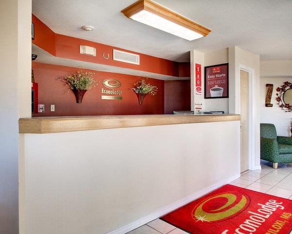 econo lodge keesler afb hotel