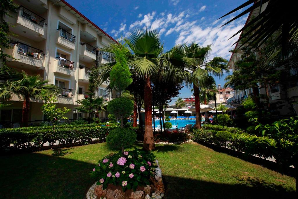 Sun City Apartments & Hotel