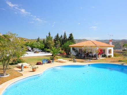 Holiday House Hacienda Santa Isabel Ref Es5510 129 1 Rincon De La Victoria Costa Del Sol Spain Travel Republic