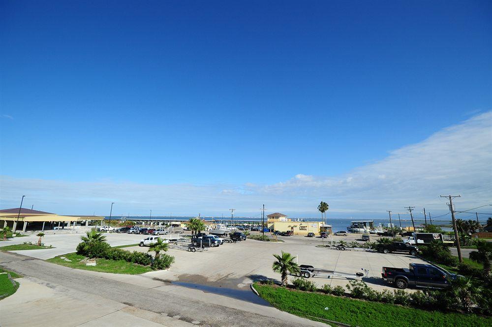 Bluff's Landing Marina And Lodge