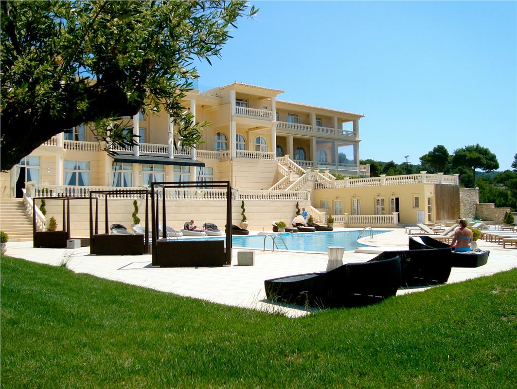 mabely grand hotel kampi
