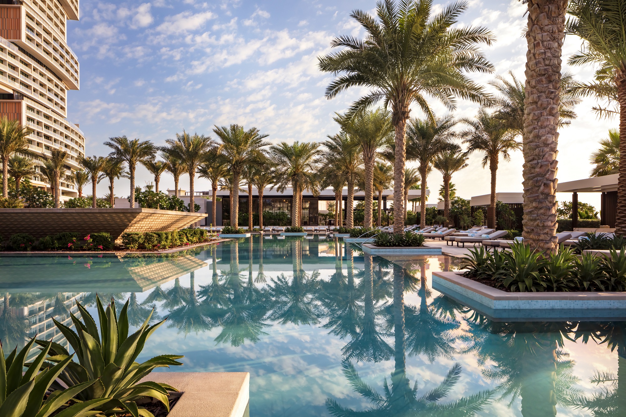 Atlantis Resort Brochure And Map - 0