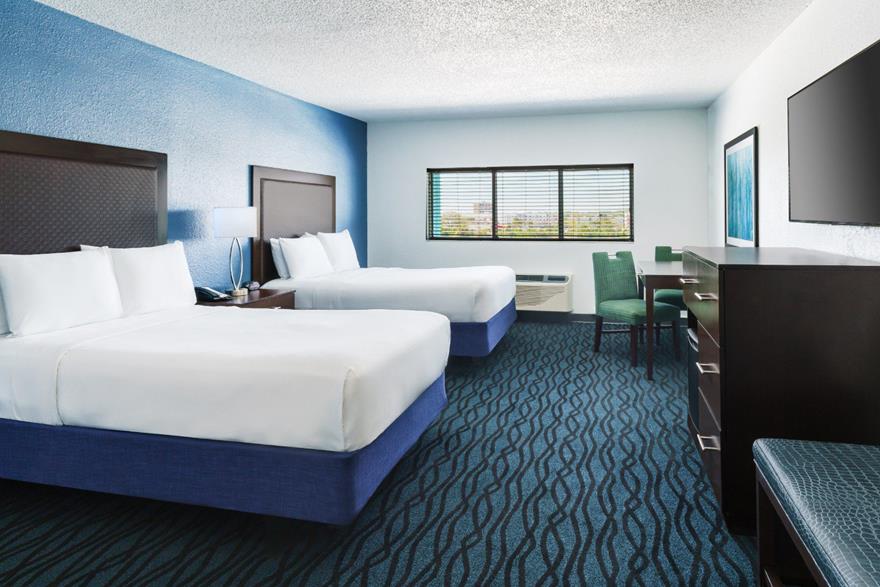 Connection rooms. Отель на воде. Family connecting Rooms. 7400 International Dr Orlando Florida.